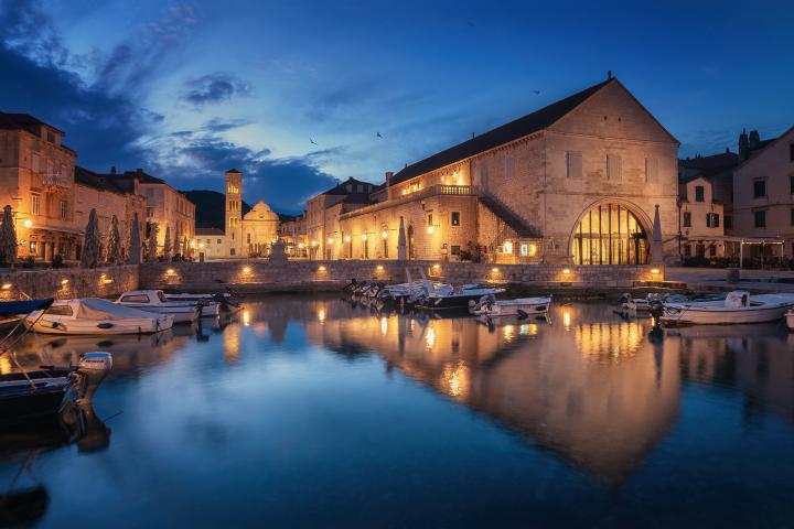 hvar_town-_blaue_stunde.jpg